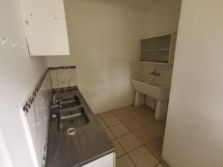 To Let  Bedroom Property for Rent in Flamwood North West